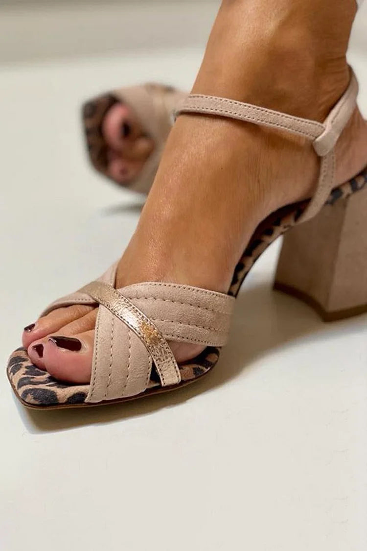"SANDALIAS DE TACÓN ALTO CON TIRA CRUZADA" (The title is already in Spanish and does not require translation.)