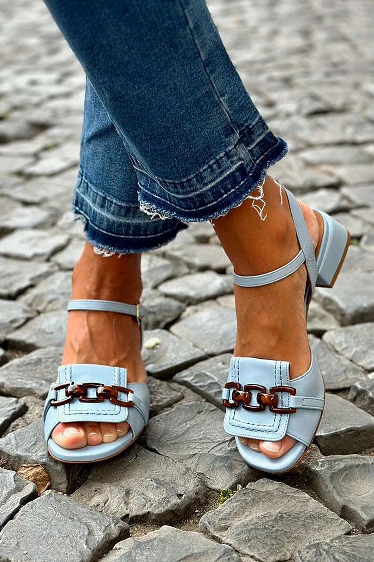 SANDALIAS CON DETALLE DE CADENA