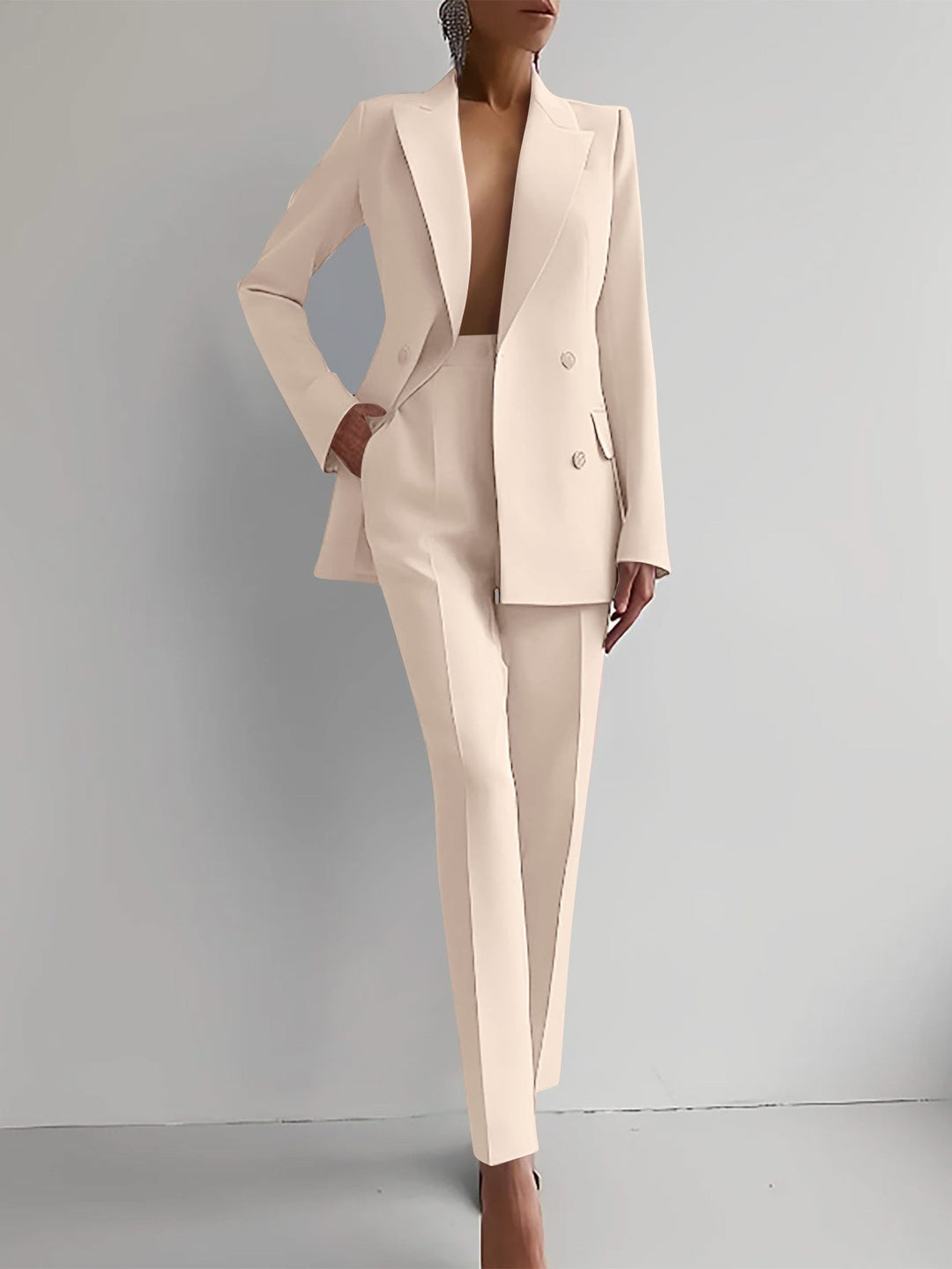 "Conjunto de Blazer Sofia y Pantalones de Cintura Alta" (The title is already in Spanish. If you want a variation or a different phrasing, please let me know!)