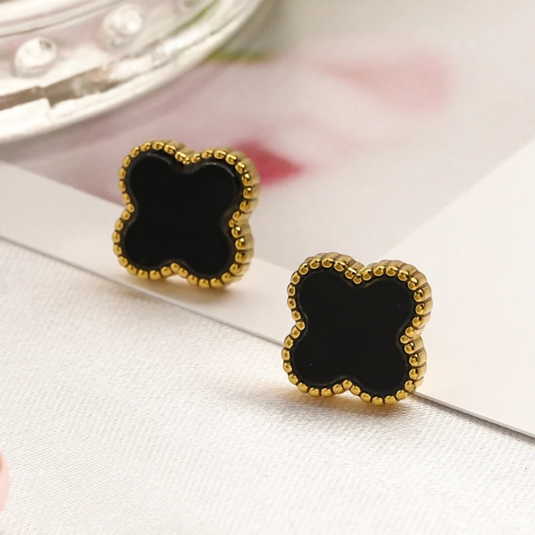 CLOVER | Aretes Negros