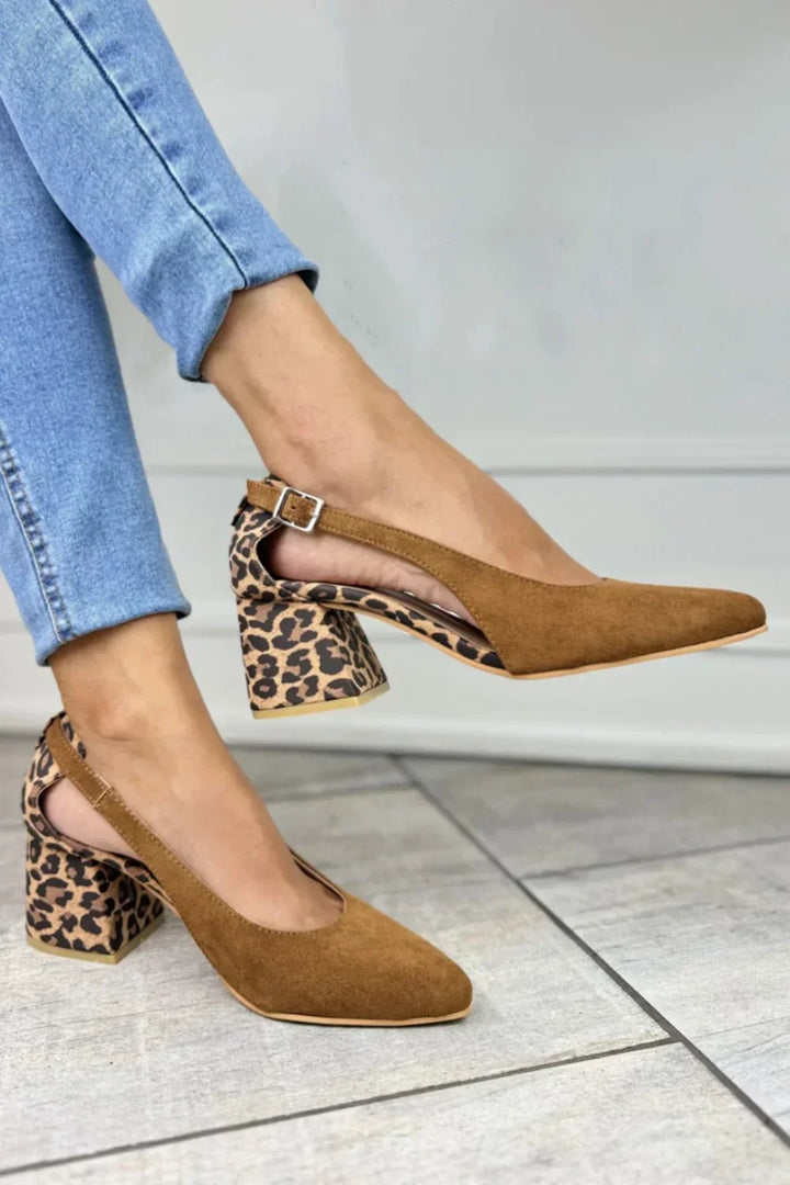 ZAPATOS DE TACÓN CON TIRA EN EL TALÓN Y ESTAMPADO DE LEOPARDO