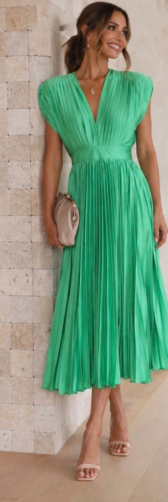 Ellis & Johnson™ | Vestido Midi Plisado Clásico