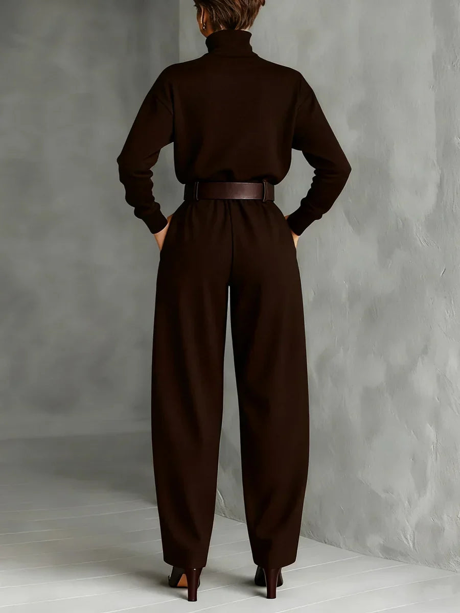 "Julia | Conjunto de cuello alto y pantalón recto" (The title is already in Spanish and does not require translation.)