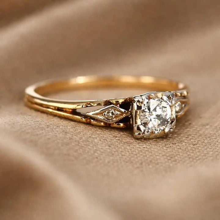 Anillo de Oro de Alta Calidad con Circonitas Vintage