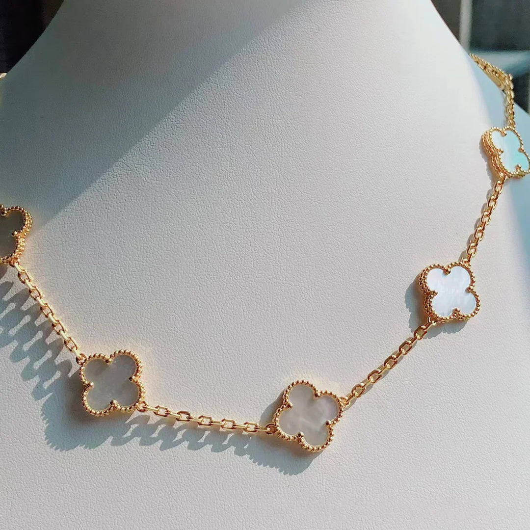 CLOVER | Collar Blanco con 10 Motivos