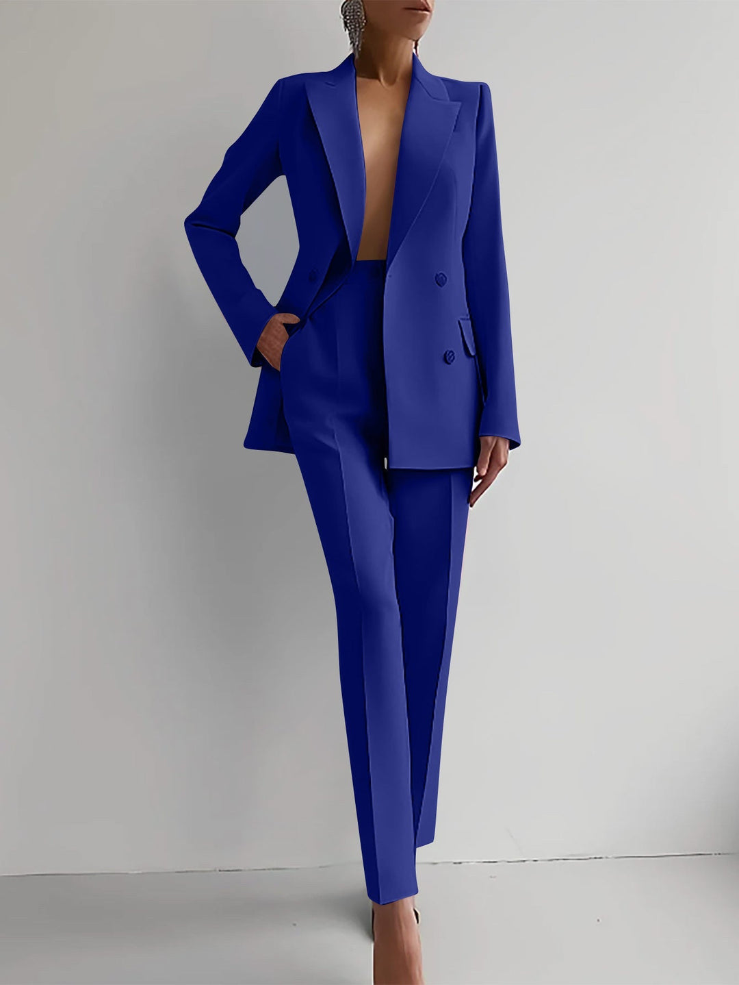 "Conjunto de Blazer Sofia y Pantalones de Cintura Alta" (The title is already in Spanish. If you need a variation or a different style, please let me know!)