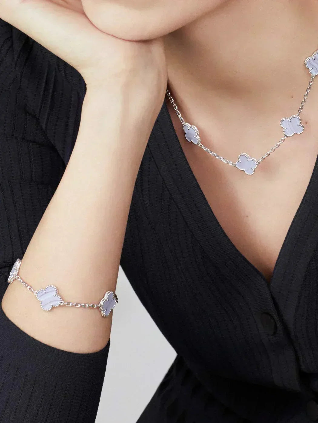 CLOVER | Collar Morado con 10 Motivos