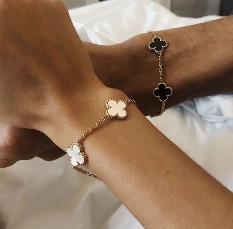 Juego de Pulseras de Trébol de 2 Piezas - Negro y Blanco