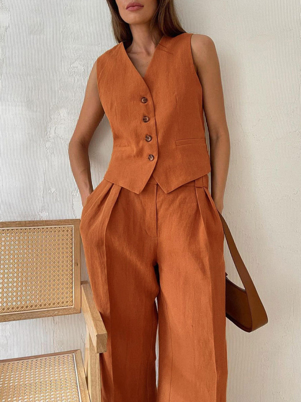 Conjunto de Pantalones Anchos Plisados con Escote en V de Color Lila