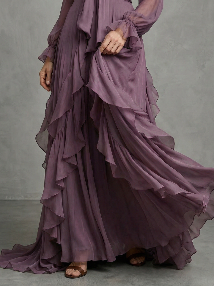 Demetria | Vestido Maxi con Cuello de Lazo y Volantes