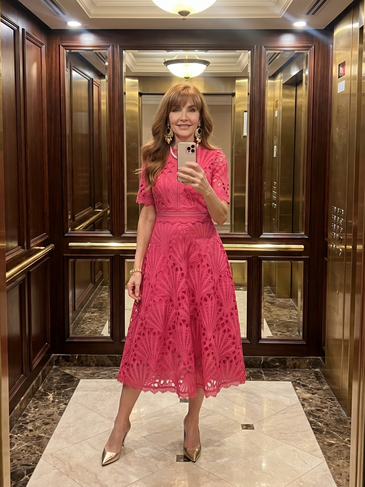 Juno | Vestido midi ajustado de encaje con mangas cortas