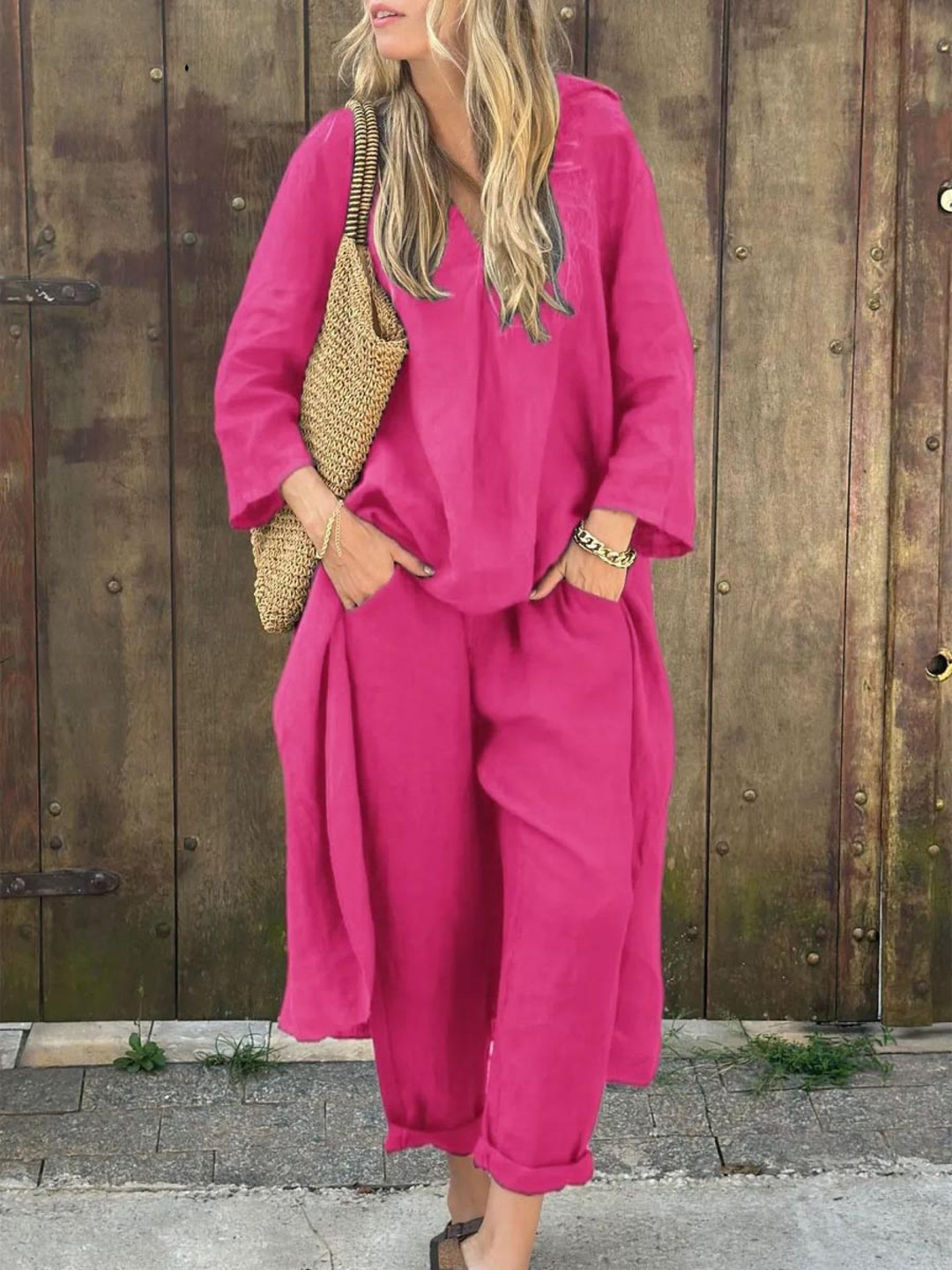 "Conjunto de Top de Cuello en V Lila y Pantalones de Pierna Ancha" (The title is already in Spanish. If you would like a different variation or style, please let me know!)