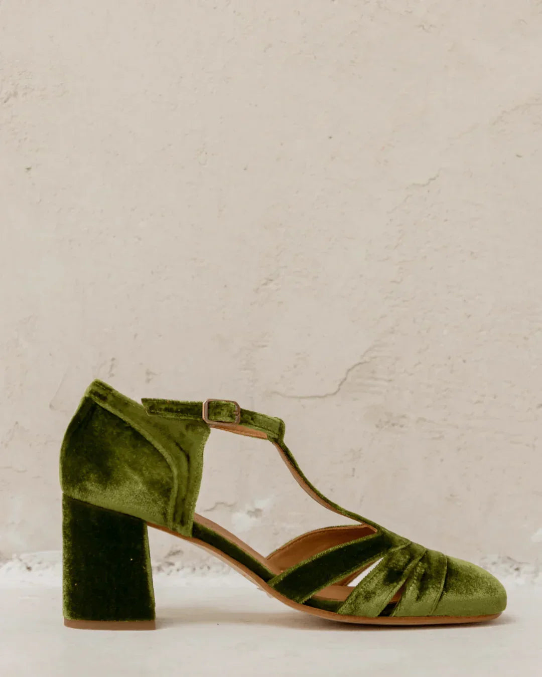 ZAPATO CON T-BAR Y TACÓN CÓMODO