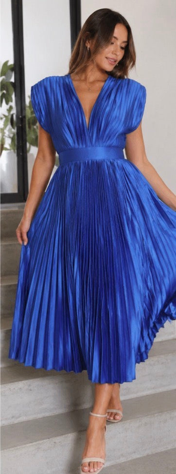 Ellis & Johnson™ | Vestido Midi Plisado Clásico