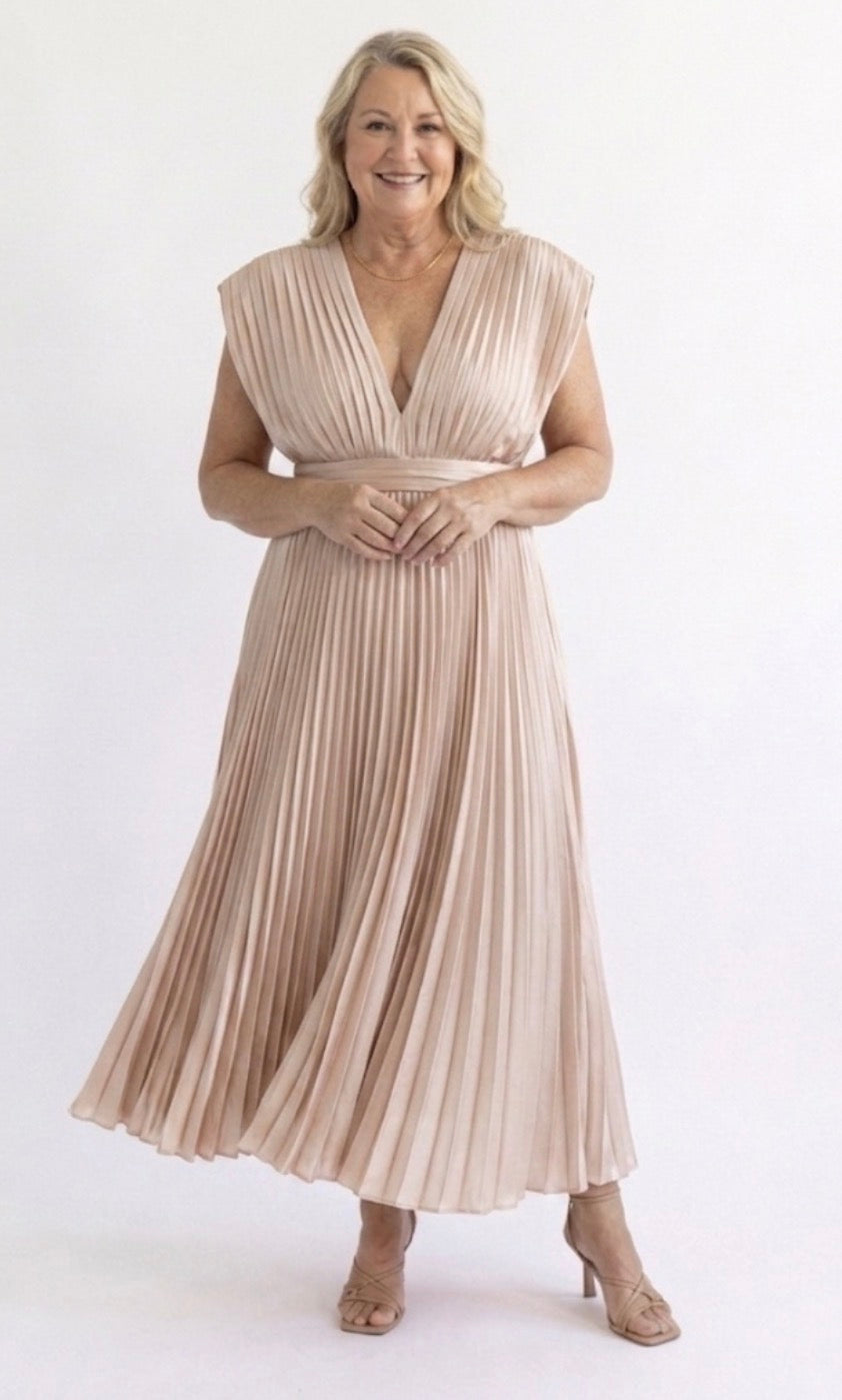 Ellis & Johnson™ | Vestido Midi Plisado Clásico