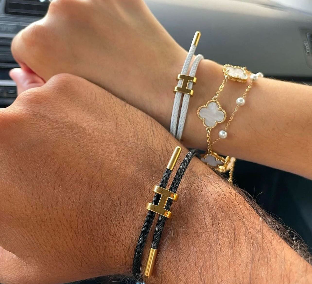 "Pulsera Hailey" (The title is already in Spanish and does not require translation.)