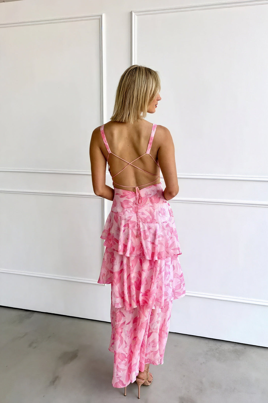 Vestido de Flores con Escote Profundo