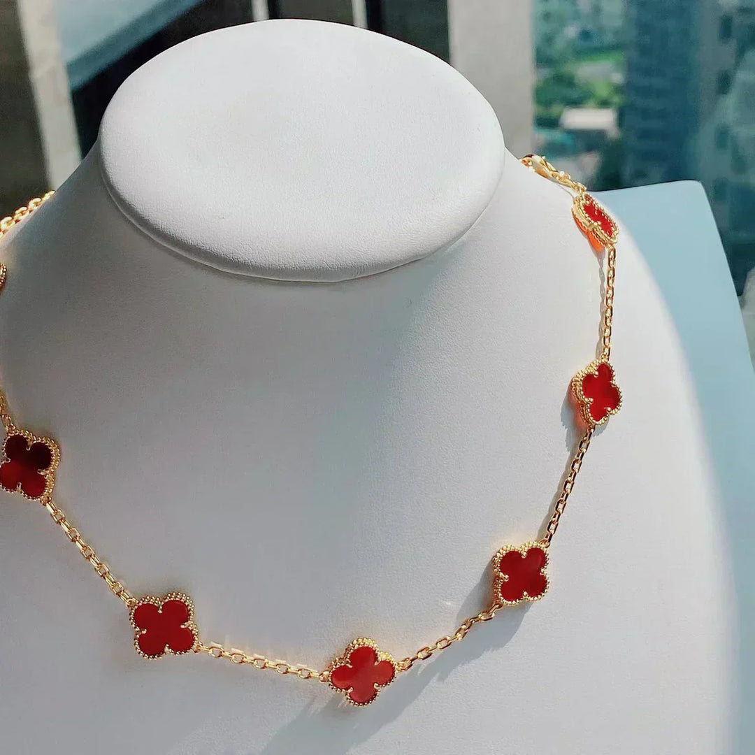 CLOVER | Collar Rojo con Motivo 10