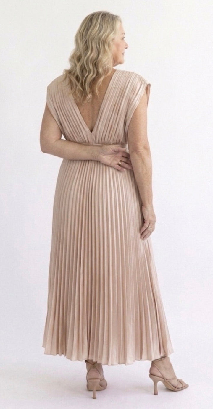 Ellis & Johnson™ | Vestido Midi Plisado Clásico