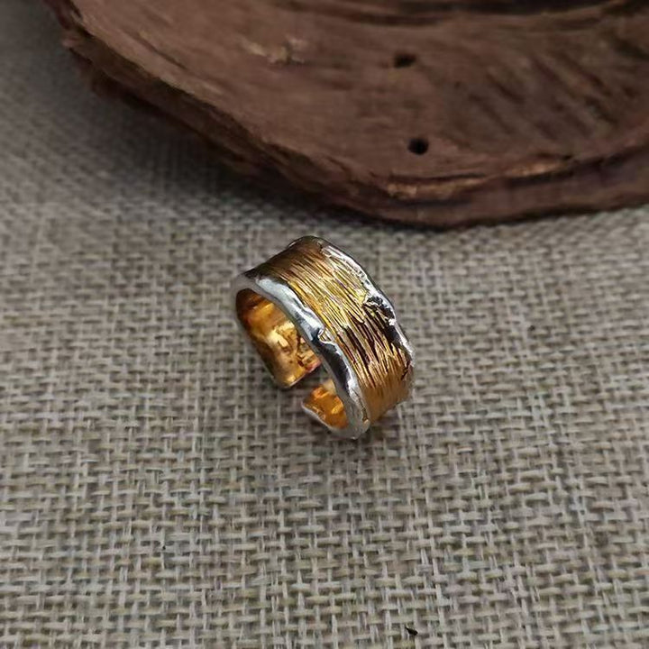 Anillo de Plata y Oro con Acabado Martillado