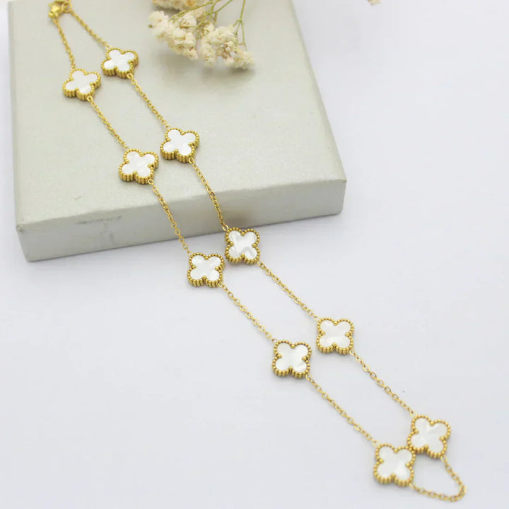 CLOVER | Collar Blanco con 10 Motivos