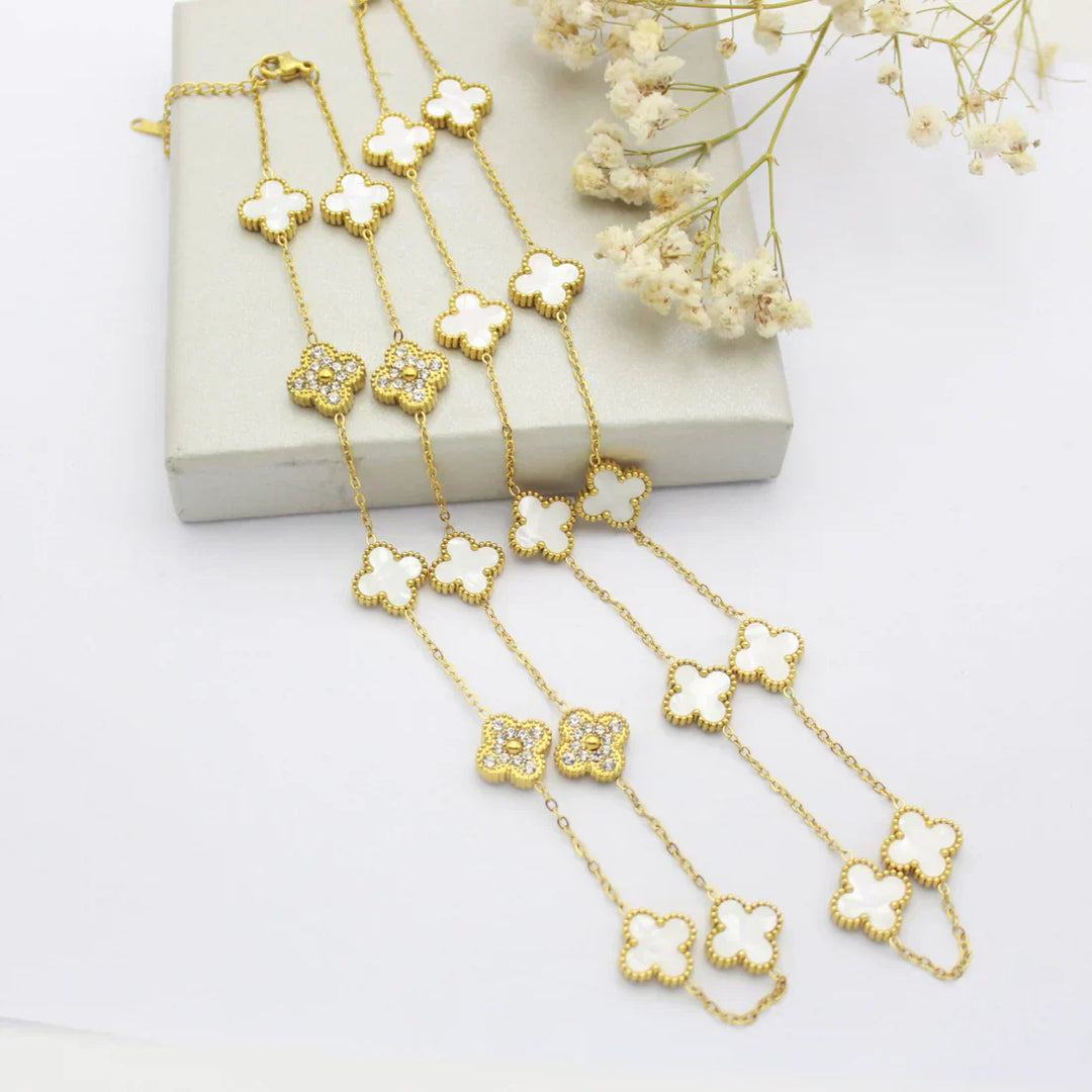 CLOVER | Collar Blanco con 10 Motivos