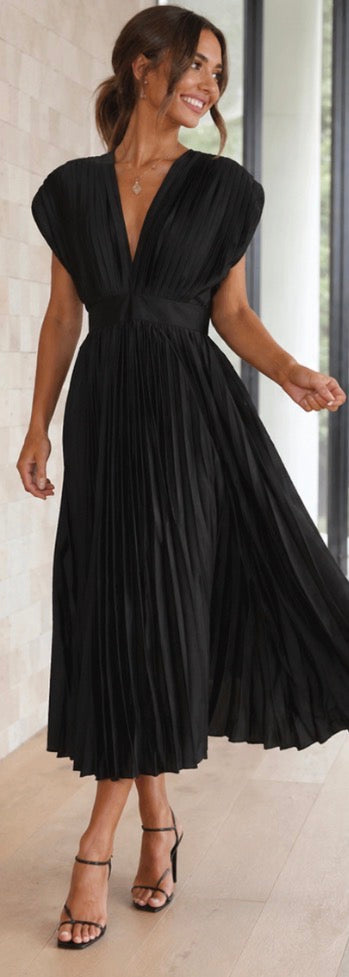 Ellis & Johnson™ | Vestido Midi Plisado Clásico