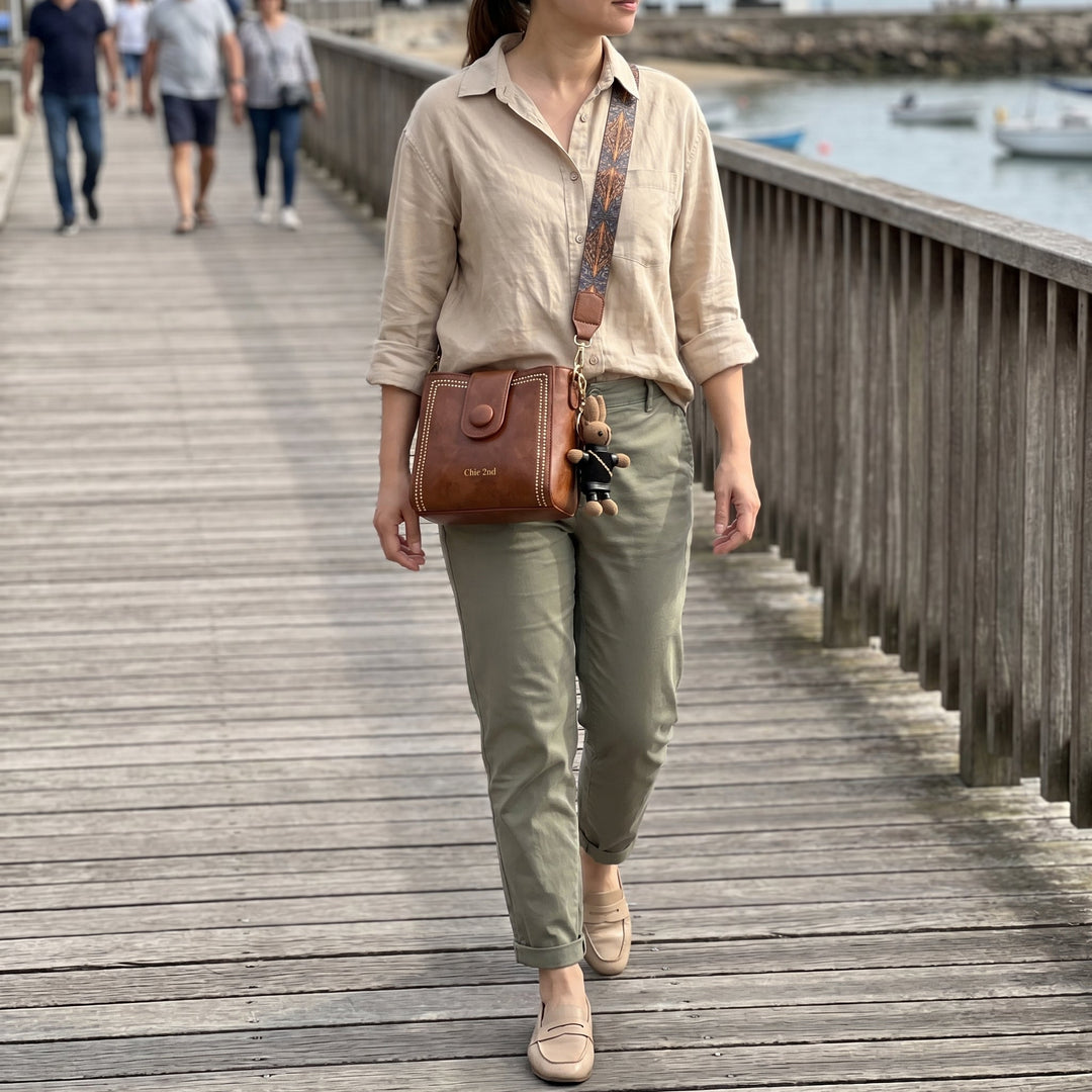 Bolso tipo Satchel + Muñeco Arion de obsequio