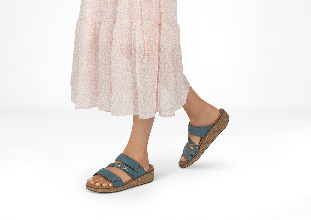 Carrie – Elegancia fresca en un azul estiloso