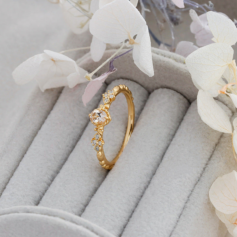 The product title "Elira" remains the same in Spanish, as it is a proper noun. If you need a different type of translation or context, please provide more details!