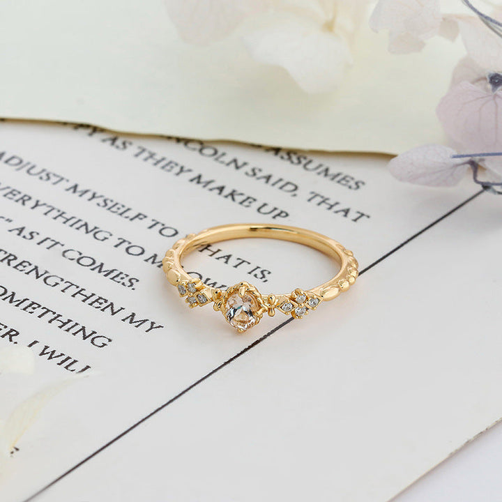 The product title "Elira" remains the same in Spanish, as it is a proper noun. If you need a different type of translation or context, please provide more details!
