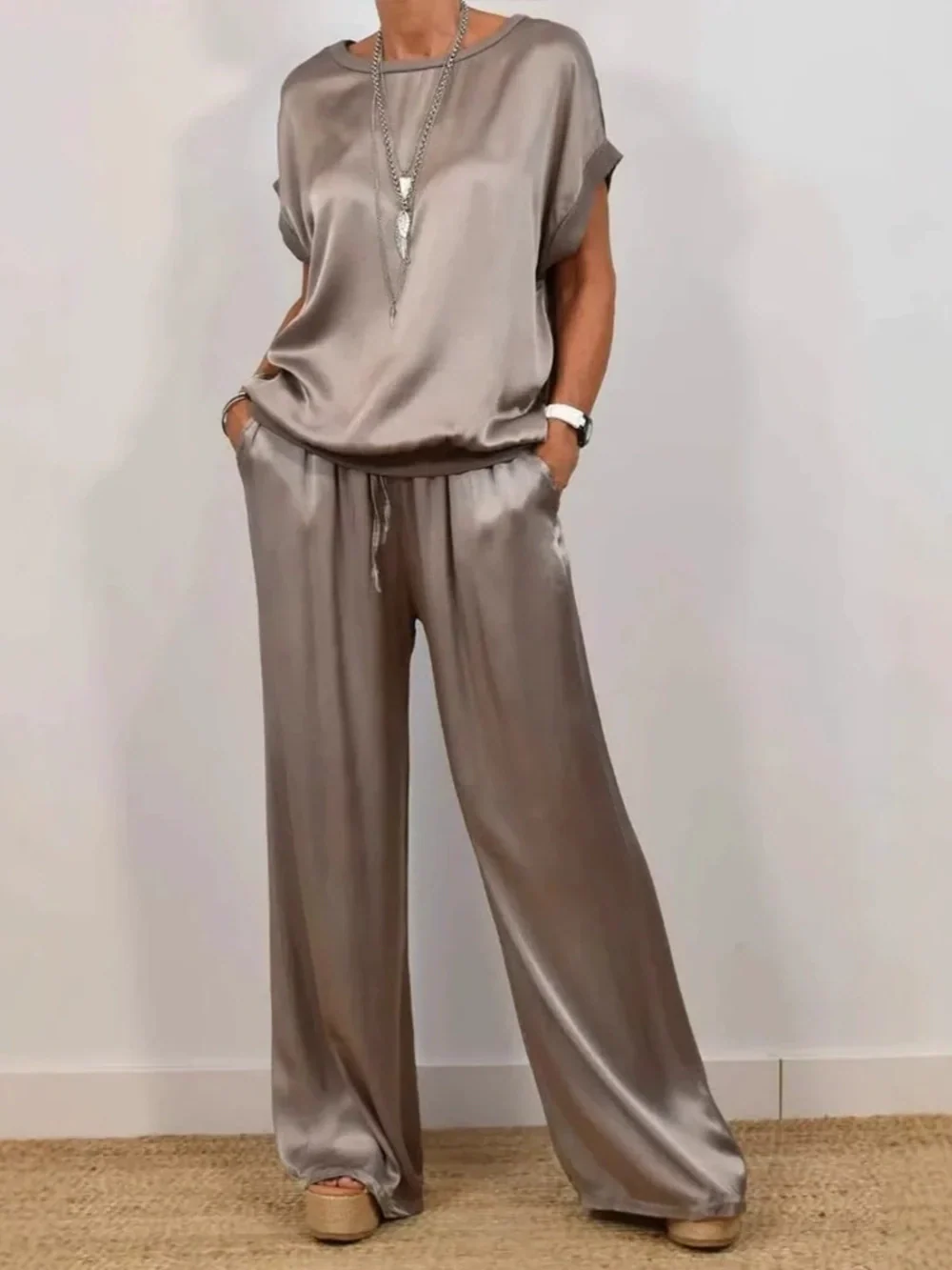 "Conjunto Casual Samantha" (The title is already in Spanish and does not require translation.)