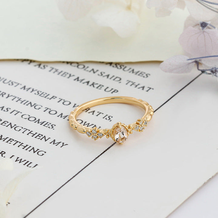 The product title "Elira" remains the same in Spanish, as it is a proper noun. If you need a different type of translation or context, please provide more details!