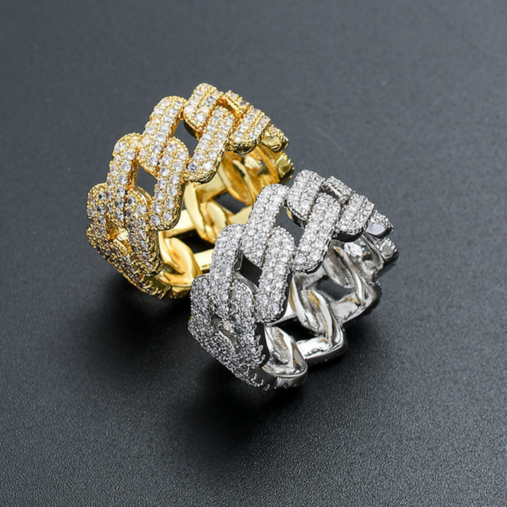 Anillo Elegante de Oro y Plata con Incrustaciones de Circonita