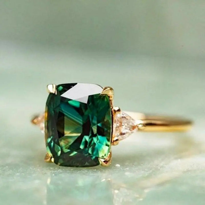 Elegante Anillo de Esmeralda Cuadrado