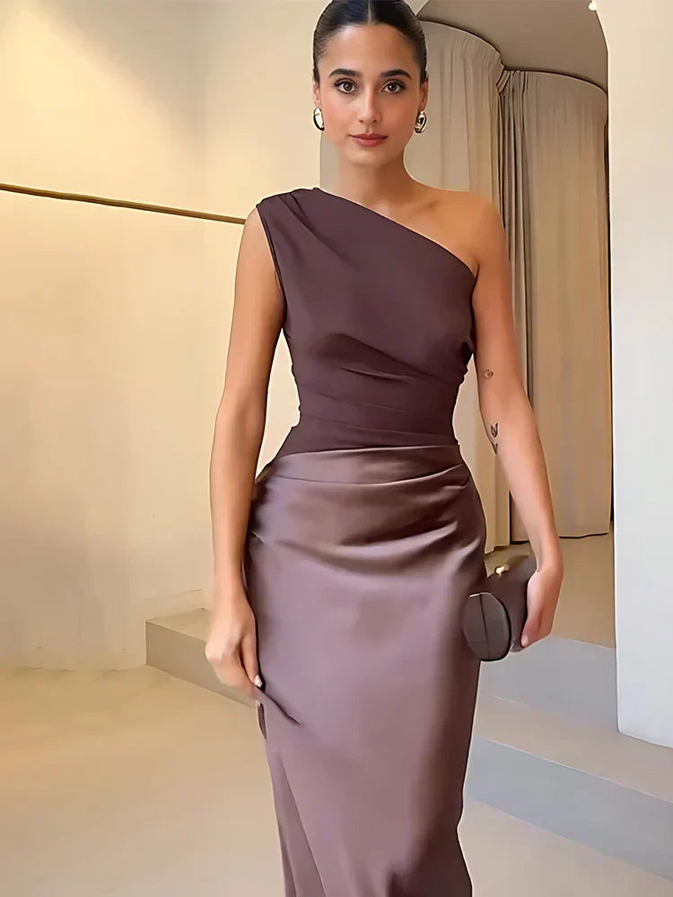 Ellis & Johnson™ | Vestido Maxi con Guilt en Satén
