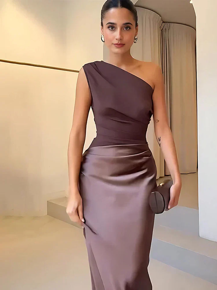Ellis & Johnson™ | Vestido Maxi con Guilt en Satén