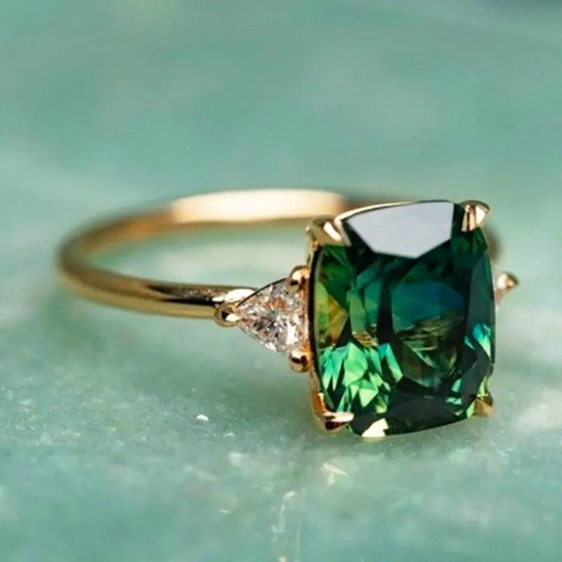 Elegante Anillo de Esmeralda Cuadrado