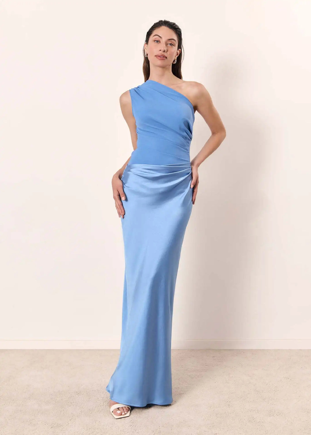 Ellis & Johnson™ | Vestido Maxi con Guilt en Satén