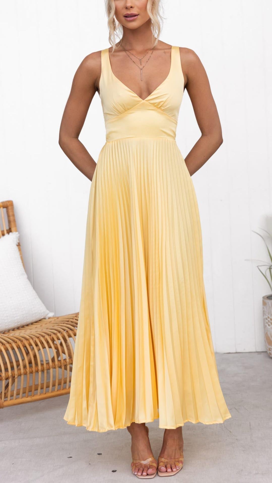 Ellis & Johnson™ | Vestido Maxi con Pliegues y Escote en V