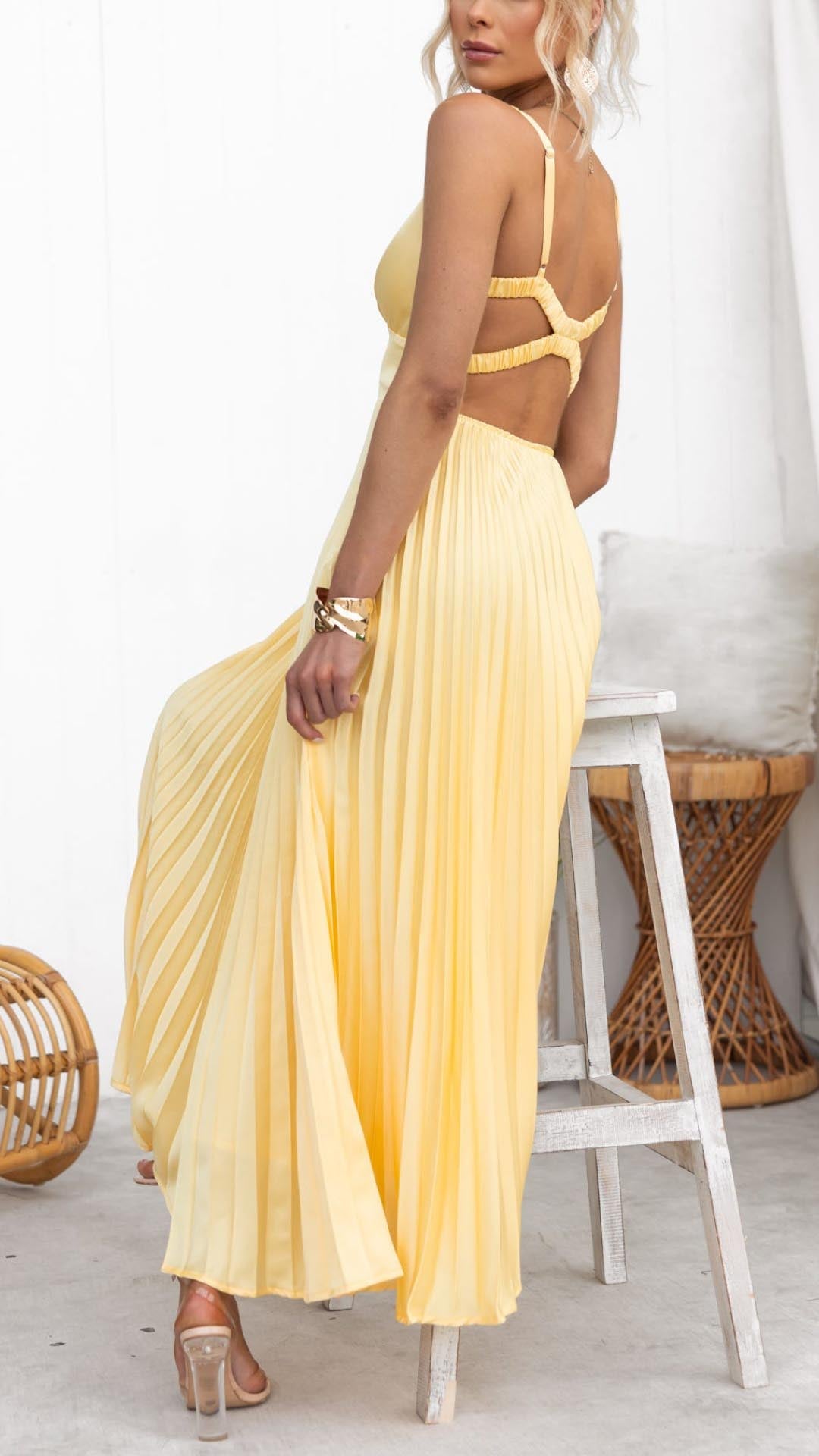 Ellis & Johnson™ | Vestido Maxi con Pliegues y Escote en V