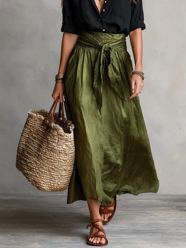 Vera | Conjunto de dos piezas: blusa negra y falda midi verde oliva
