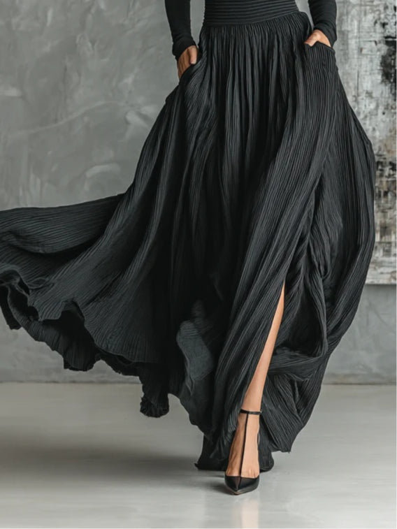 Conjunto de Cuello Alto y Falda Plisada en Todo Negro de Samantha