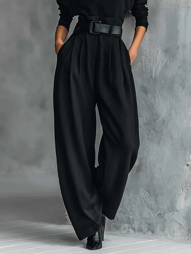 "Julia | Conjunto de cuello alto y pantalón recto" (The title is already in Spanish and does not require translation.)