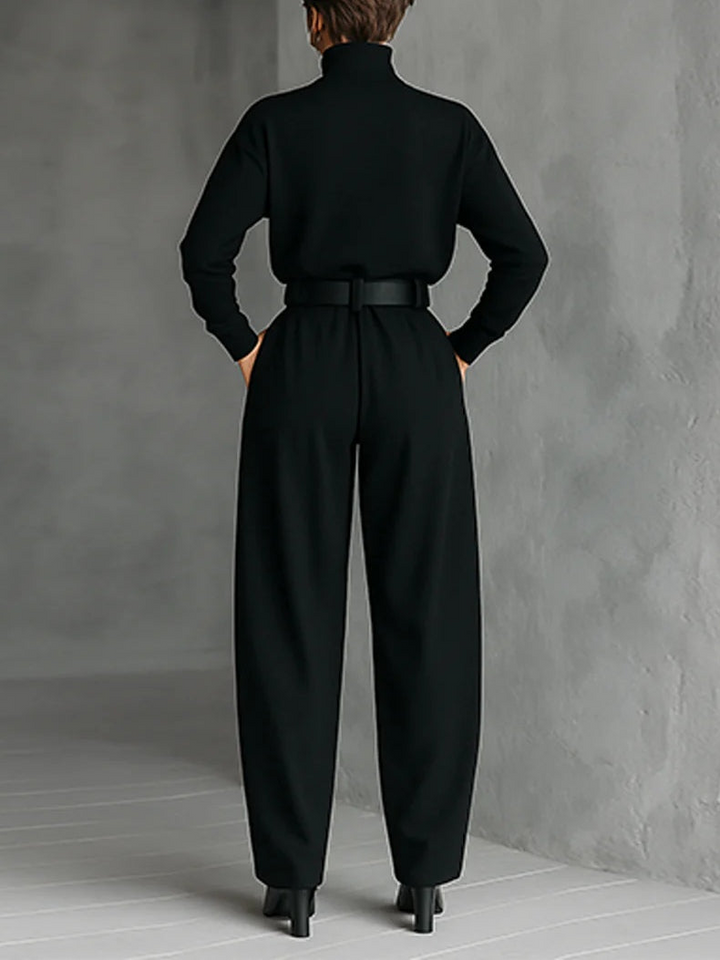 "Julia | Conjunto de cuello alto y pantalón recto" (The title is already in Spanish and does not require translation.)