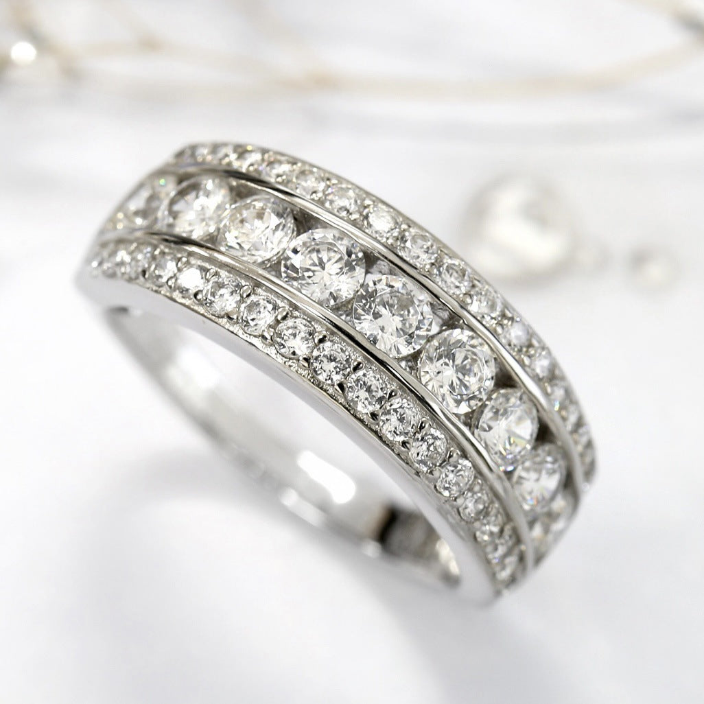 Elegante Anillo de Piedra Plateada