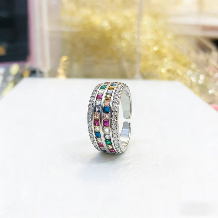 "Anillo Elegante de Piedra Arcoíris"