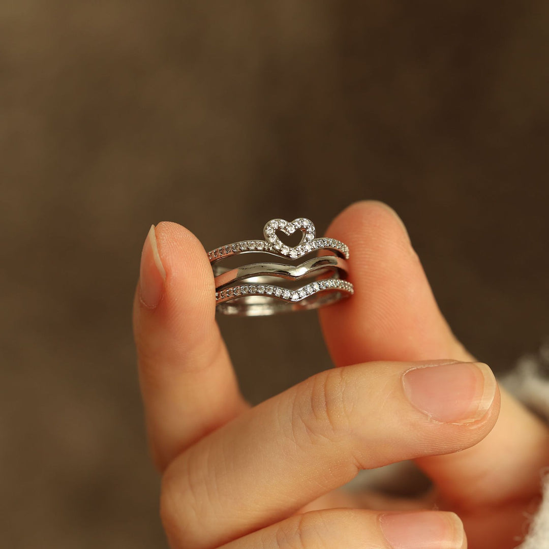 "Anillos Apilables Shining Love Wish Bone" se puede traducir como "Anillos Apilables Shining Love Hueso de Deseo".