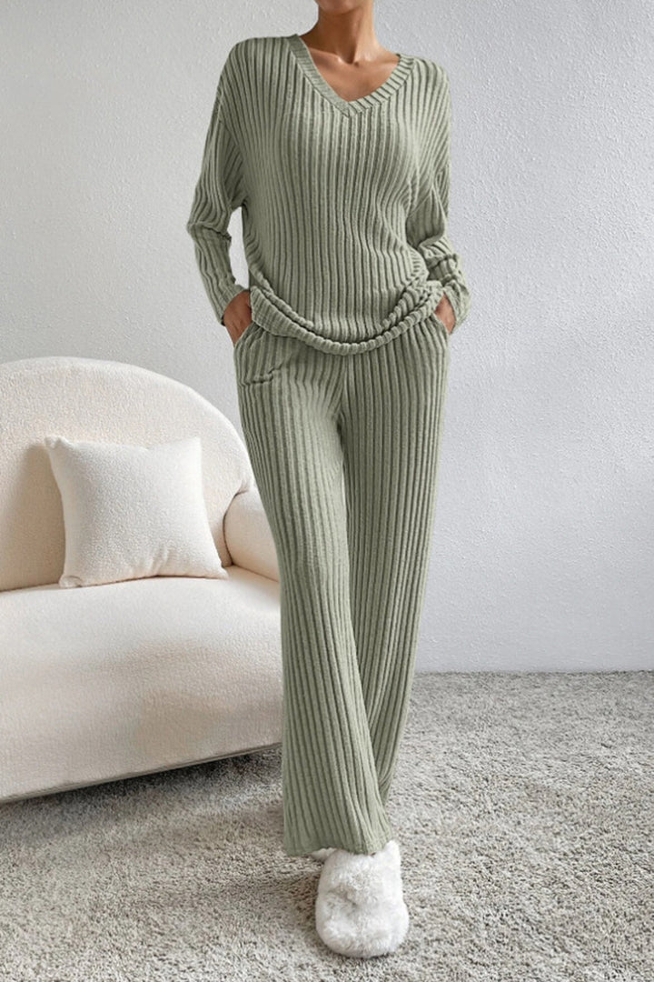 Conjunto de Top y Pantalones de Cuello en V Acanalado Sofía