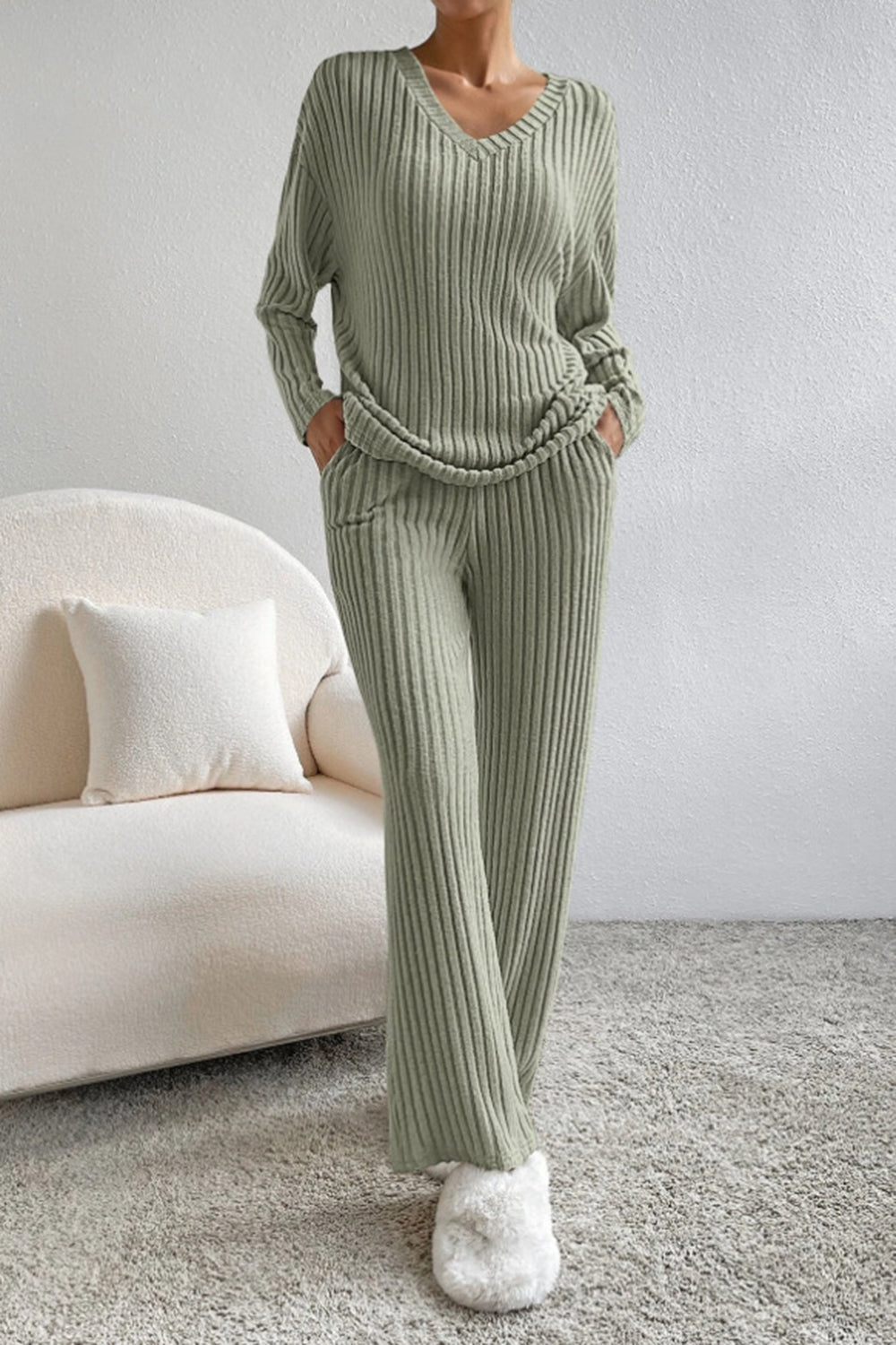 Conjunto de Top y Pantalones de Cuello en V Acanalado Sofía